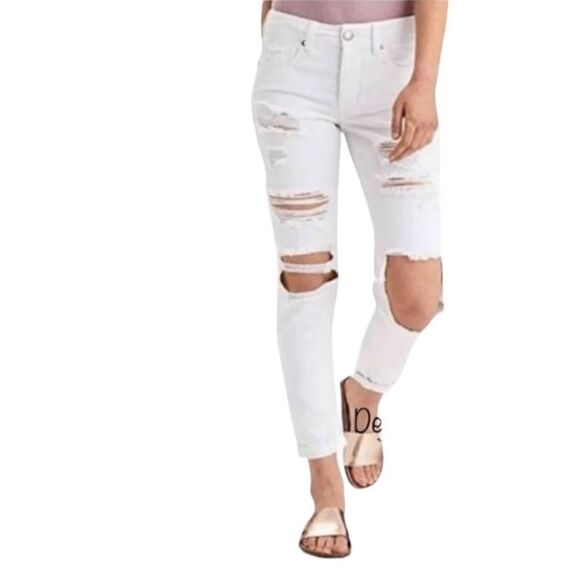 American Eagle Outfitters Denim - American Eagle White Ripped Mom Jeans Size 8 or W29 Short